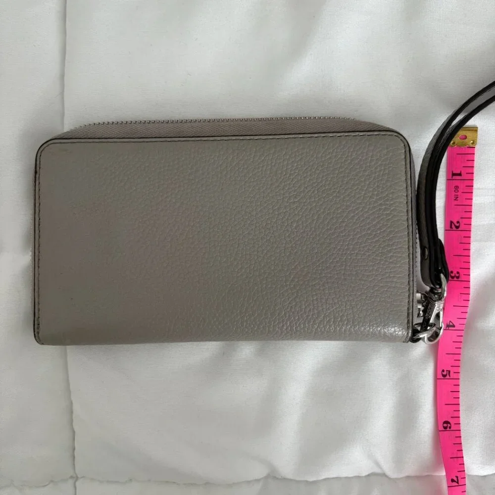 Jet Set Travel Large Flat Zip Pearl Grey Phone Wristlet Wallet Quiet Luxury Chic